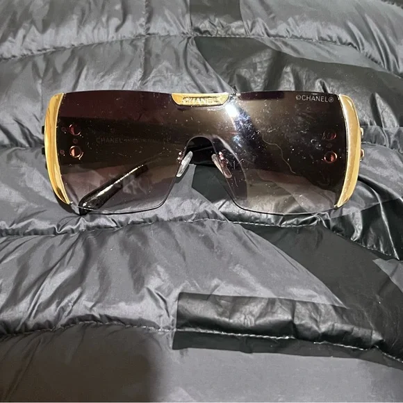 CHANEL Black and brown fashion Sunglasses - Picture 8 of 8